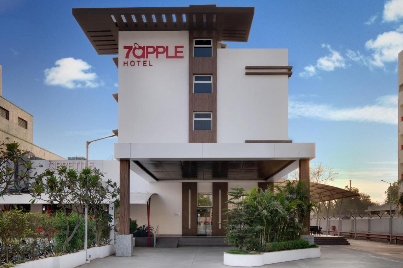 7 Apple Hotel, Vadodara Exterior photo